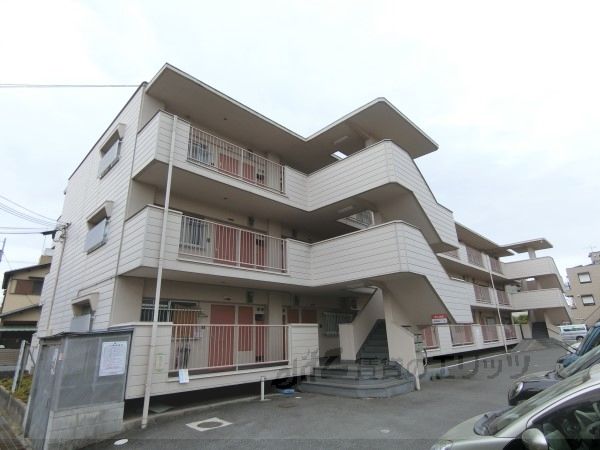 西田マンションの建物外観