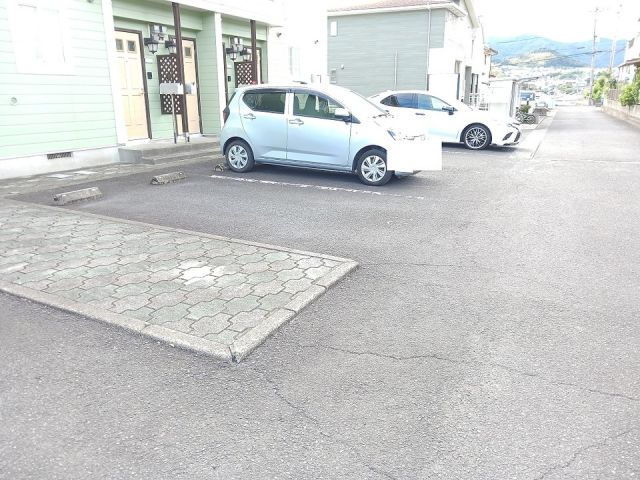 【鹿児島市坂之上のアパートの駐車場】