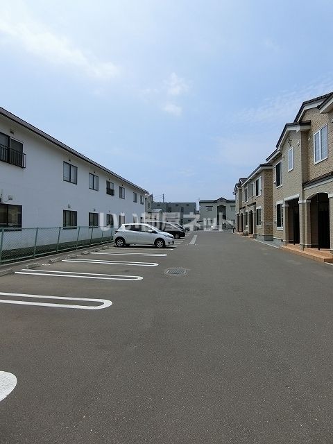 【函館市深堀町のアパートの駐車場】