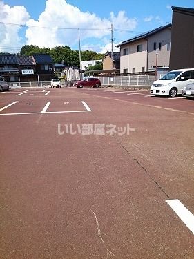 【プラザ伏木の駐車場】