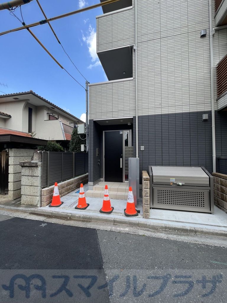 【さいたま市浦和区北浦和のアパートのエントランス】