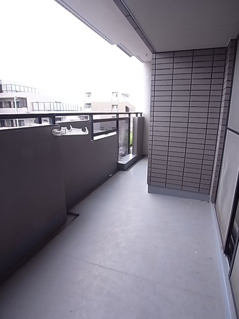 【芦屋市打出小槌町のマンションのバルコニー】