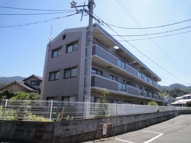 【安芸郡府中町石井城のアパートの建物外観】