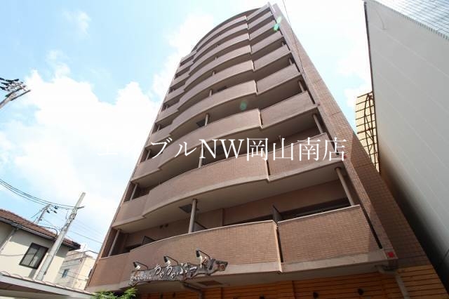 【岡山市北区大供表町のマンションのエントランス】