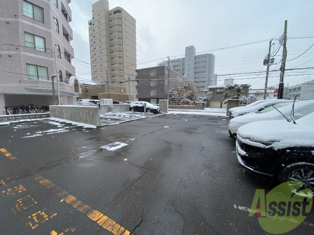 【PRIME　URBAN札幌医大前の駐車場】