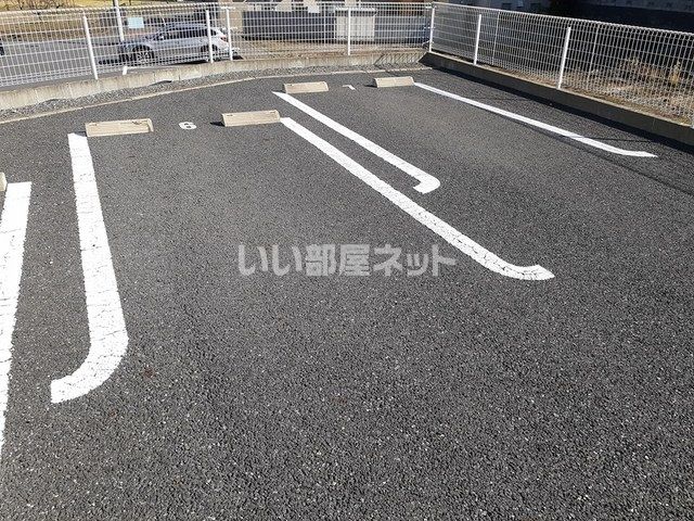 【サンライズ・ヒルズＣの駐車場】