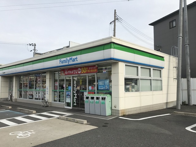 コンビニ　ファミリーマート和歌山湊御殿店（コンビニ）まで382m