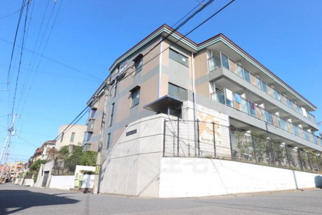 【京都市伏見区桃山水野左近西町のマンションの建物外観】