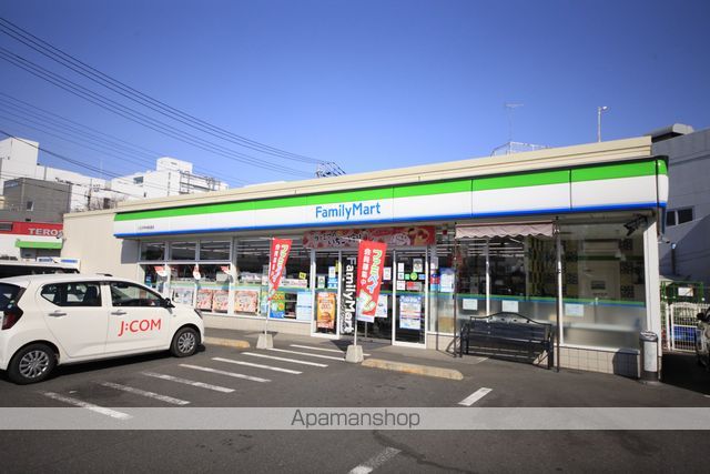 コンビニ　ファミリーマート（コンビニ）まで652m