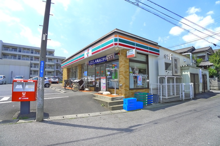 コンビニ　セブンイレブン（コンビニ）まで230m