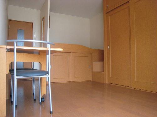 居室・リビング　1Ｆフローリング　2Ｆカーペット