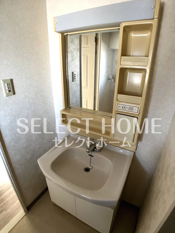 洗面設備　使いやすい独立洗面台です