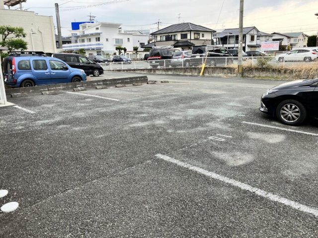 【熊本市中央区帯山のアパートの駐車場】