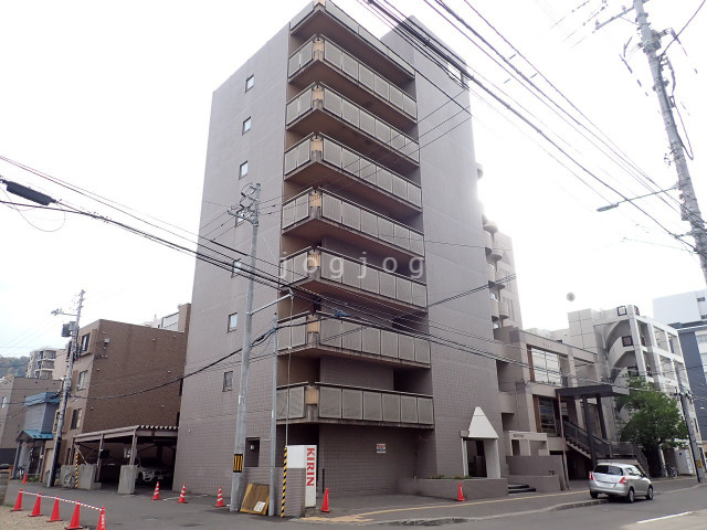 札幌市中央区北二条西のマンションの建物外観