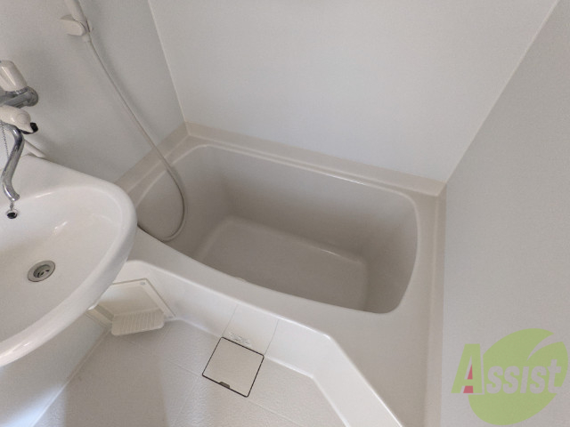 バス・シャワールーム　綺麗なお風呂です。気持ちよく入浴出来そう。