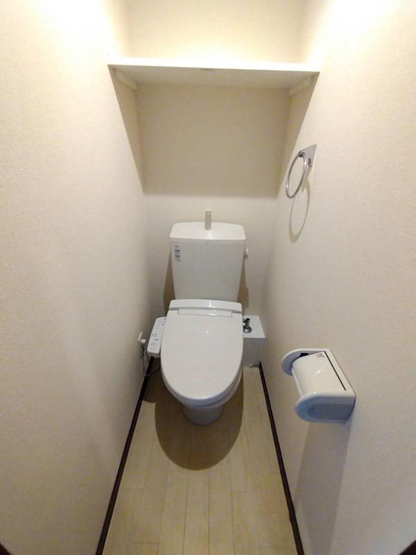 トイレ　温水洗浄便座