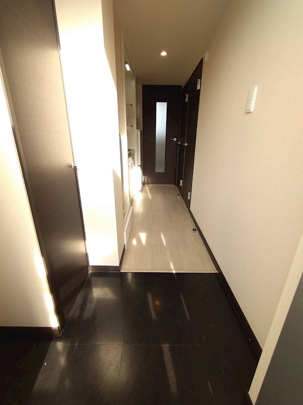 玄関　玄関にはシューズボックスが設置済み