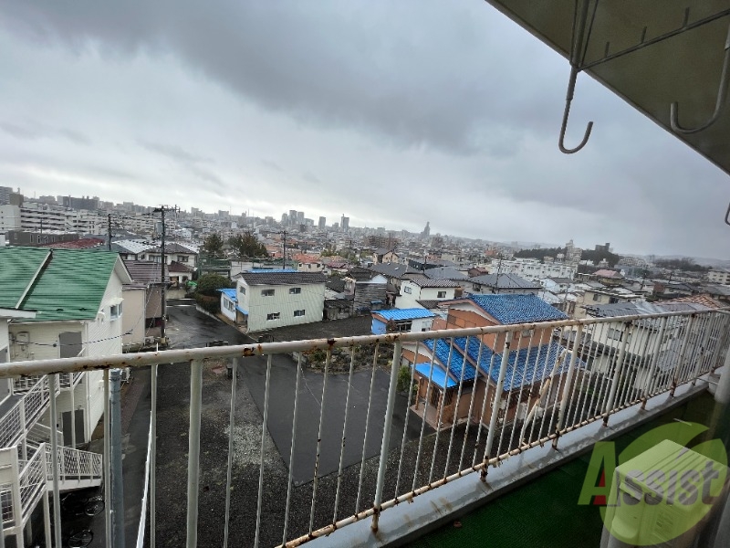 バルコニー　バルコニーが付いて晴れた日は洗濯物が干せますね。