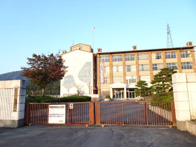中学校　大津市立南郷中学校（中学校）まで854m