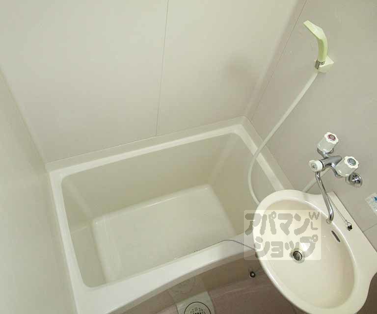 バス・シャワールーム　１０６号室の写真です。