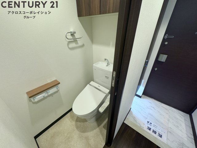 トイレ　バストイレ別　温水洗浄便座