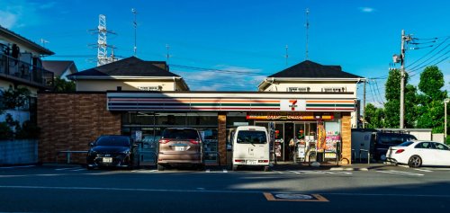コンビニ　セブン-イレブン 横浜荏田北３丁目店（コンビニ）まで110m