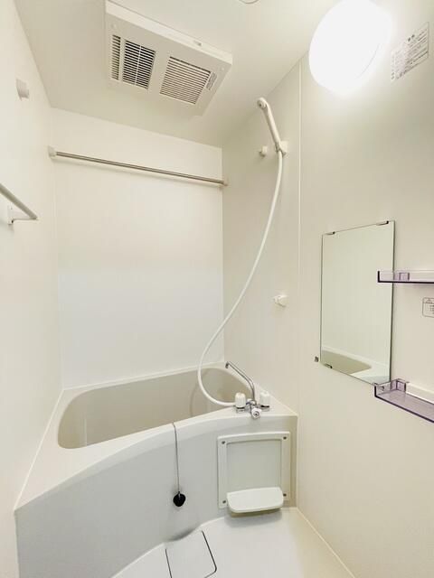 バス・シャワールーム　花粉・梅雨の時期にオススメの浴室乾燥機付きバスルームです♪