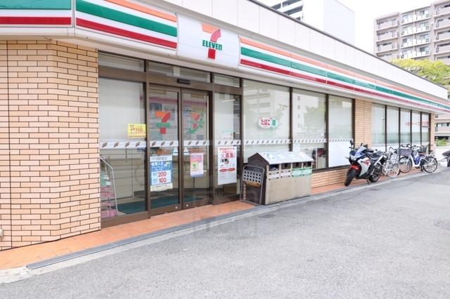 コンビニ　セブンイレブン　大阪北堀江3丁目店（コンビニ）まで200m