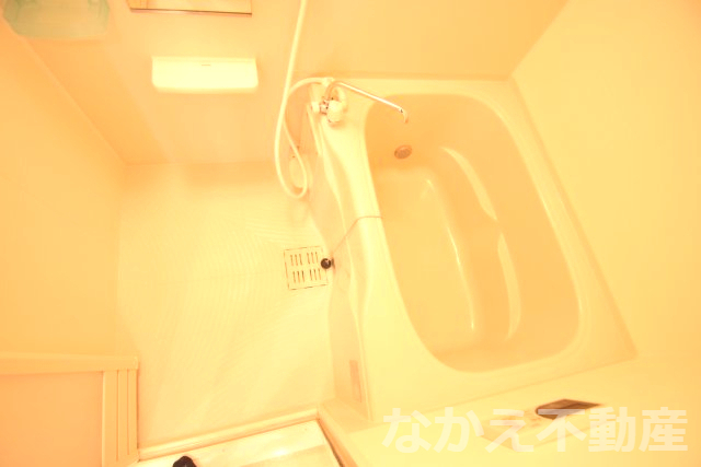 バス・シャワールーム　落ち着いた空間のお風呂です