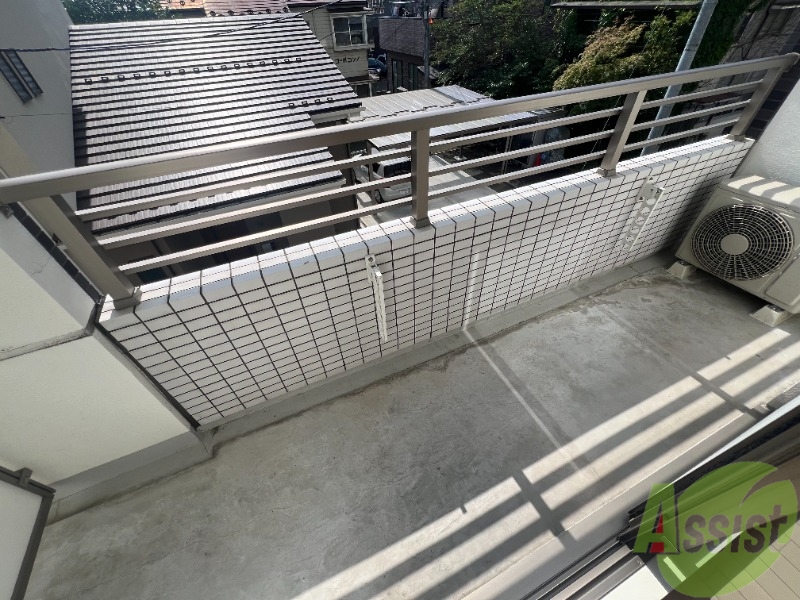 バルコニー　バルコニーが広いと、お洗濯物が干しやすいですね。