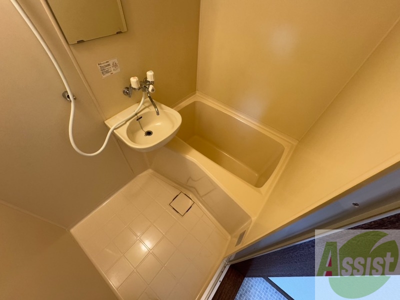 バス・シャワールーム　ユニットバスです。疲れを癒すのに欠かせませんね！