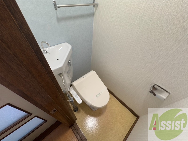 トイレ　こちらはトイレです。清潔感があり、安心して使用できます。