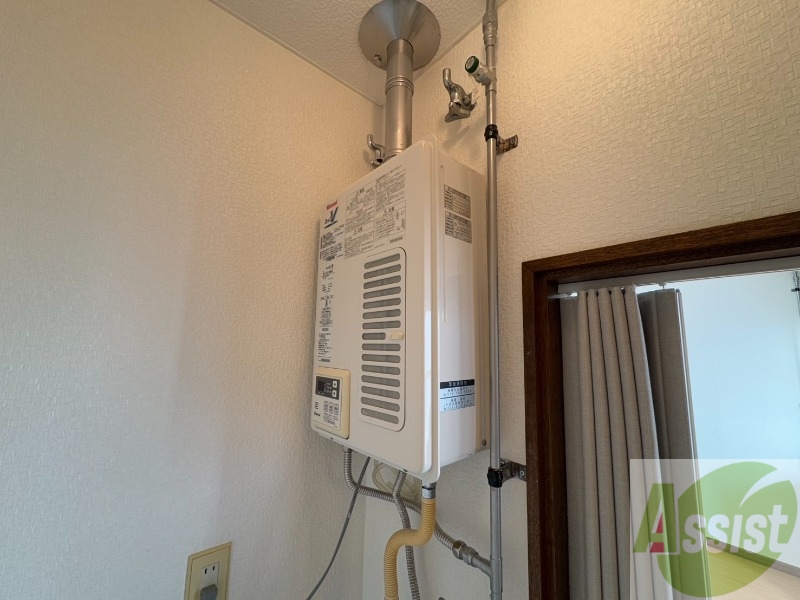 その他設備　給湯器は簡単操作で温度調整ができますよ。