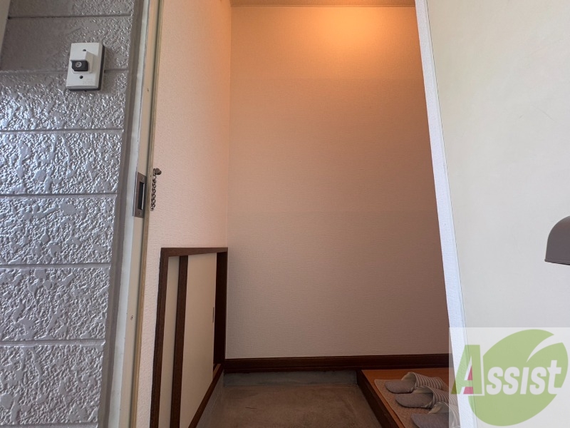 玄関　玄関の様子です。明るい印象ですね。気分もあがりそう。