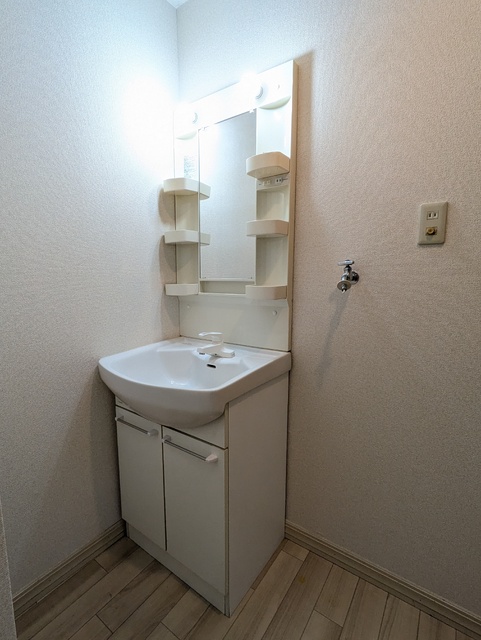 洗面設備　★身支度に便利な独立洗面化粧台★