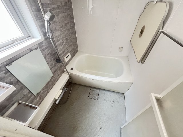 バス・シャワールーム　落ち着いた空間のお風呂です