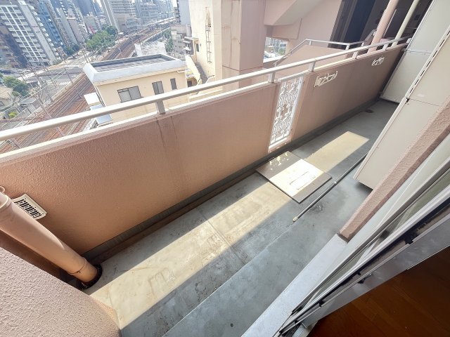 バルコニー　外からの目が気にならないバルコニーで洗濯物が干せます