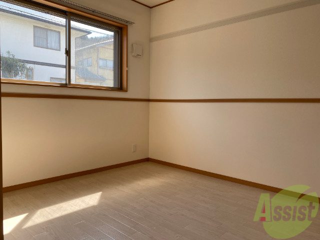 その他部屋・スペース　ベッド置いても、十分な広さがございますね。