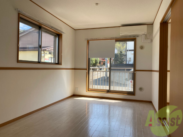 居室・リビング　陽当たり良く、十分に広さのあるお部屋となっております