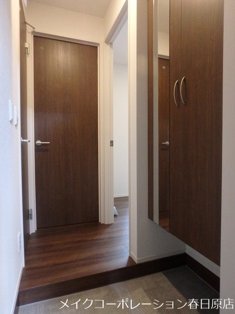 玄関　写真は同型タイプ