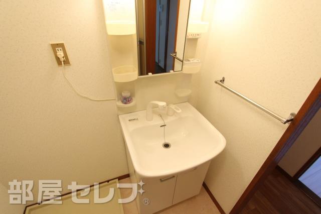 洗面設備　シャンプードレッサー付き。