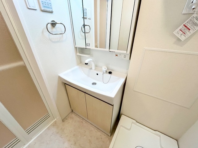 洗面設備　シャワー付洗面台