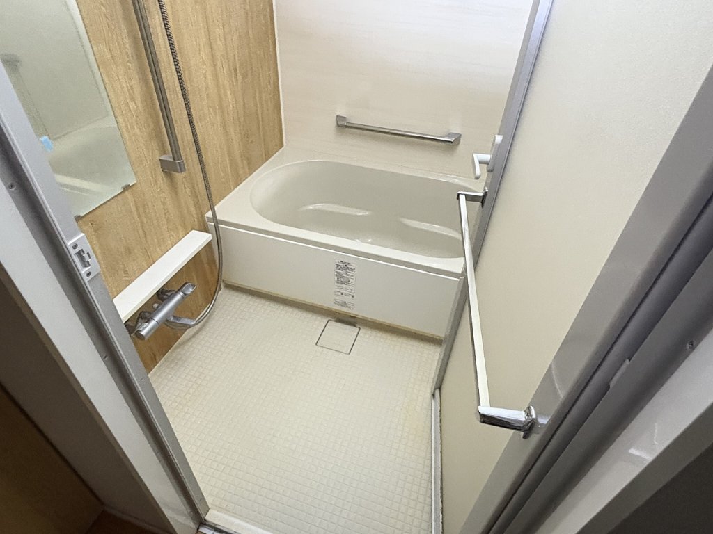 バス・シャワールーム　追焚き・浴室乾燥機付バスルーム