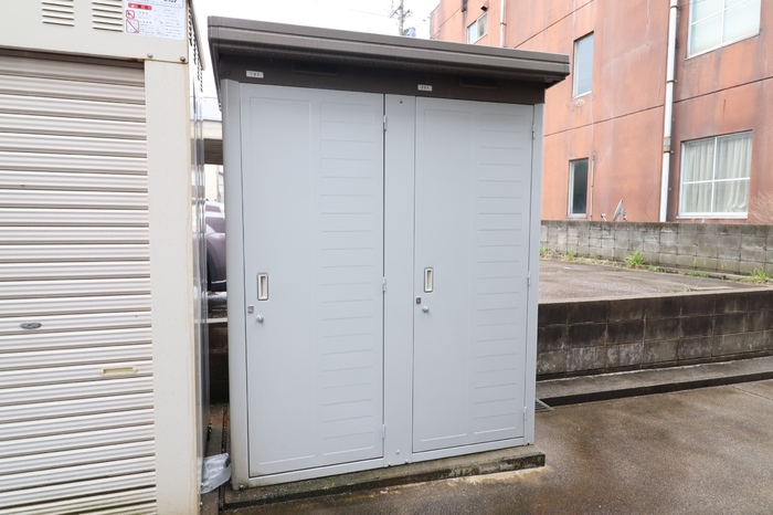 その他共有部分　タイヤなどしまえるトランクルームもございます♪