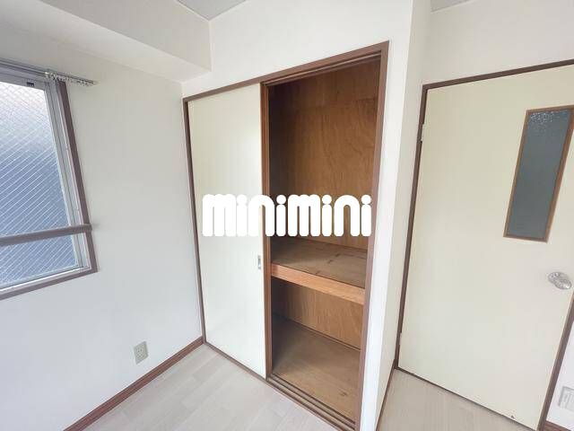 収納　押入