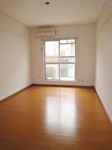 居室・リビング　同建物別号室参考写真