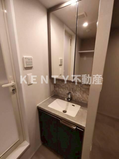 洗面設備　スペースが確保できる洗面所です