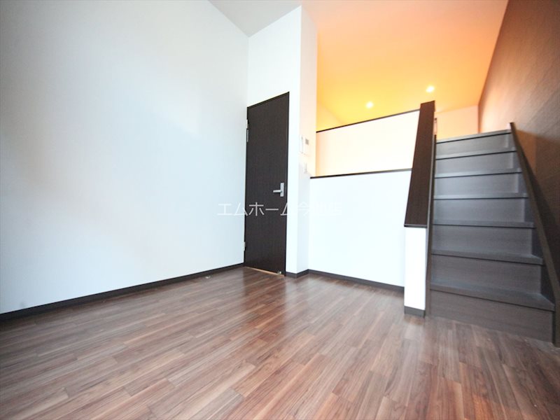 居室・リビング　洋室5.9帖　エアコン付　バルコニーに面しています