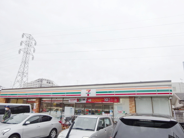 コンビニ　セブンイレブン川崎境町店（コンビニ）まで240m
