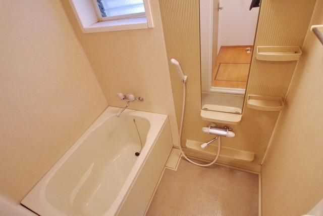 バス・シャワールーム　★窓付お風呂です★